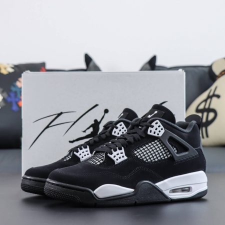 Air Jordan 4 'White Thunder' FQ8138-001
