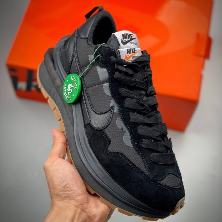 Sacai x VaporWaffle 'Black Gum' DD1875-001